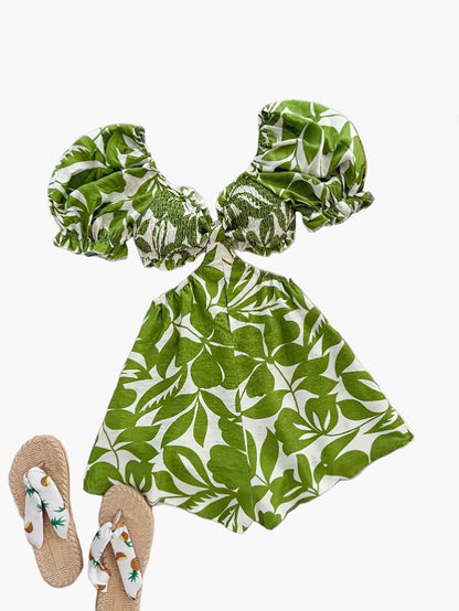 Sommerlicher Damen Jumpsuit mit Volants im tropischen Stil und angesagtem Urlaubslook  