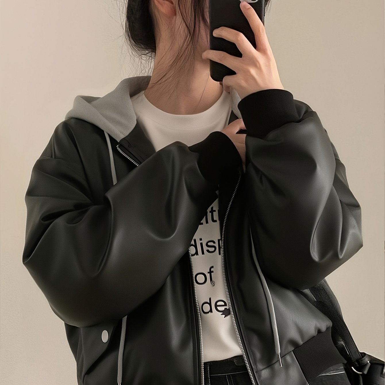 Blouson Bomber Femme Noir avec Capuche Grise Amovible Style Sport Chic