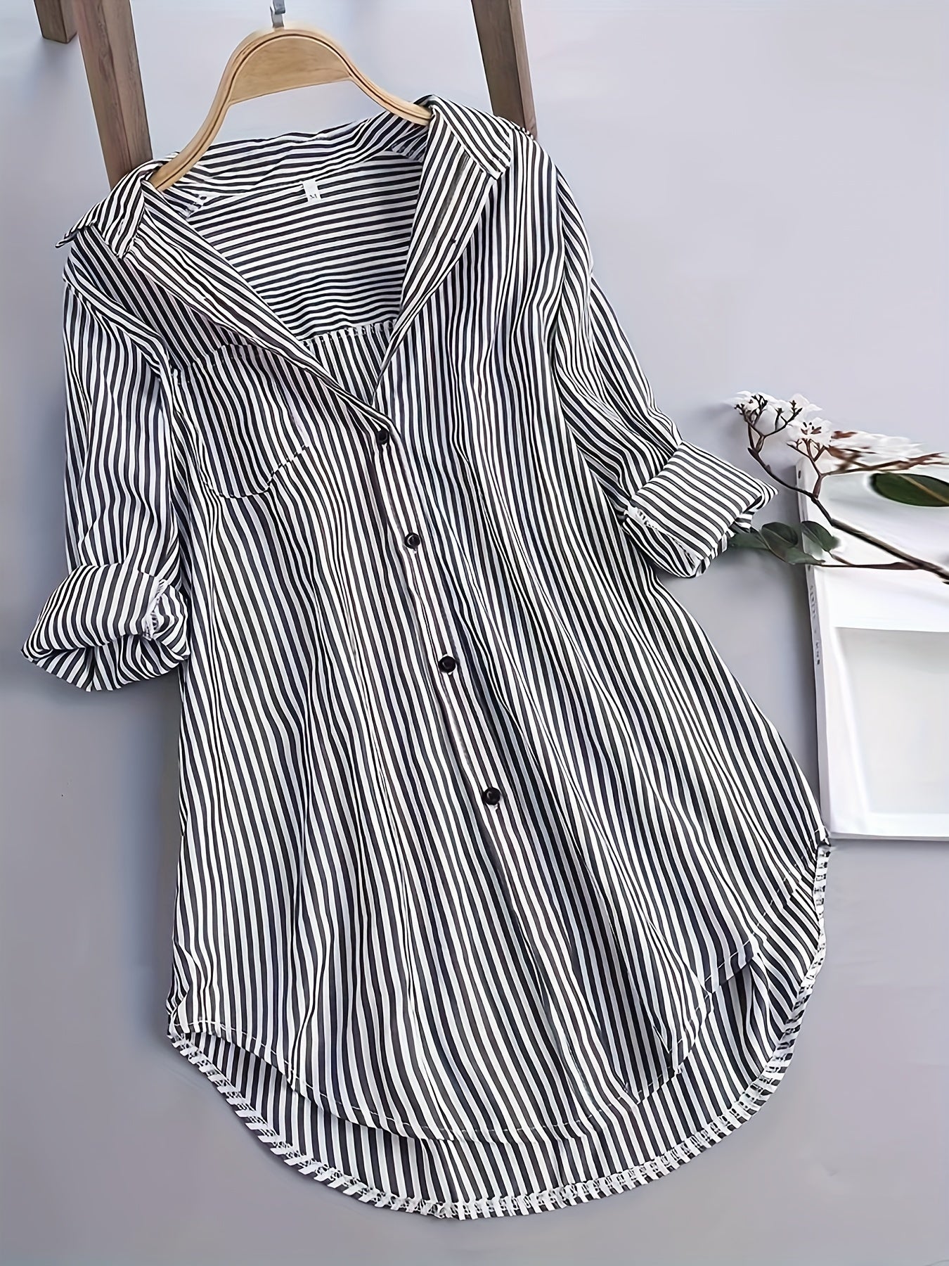 Loose striped shirt for women – Casual style for office or leisure