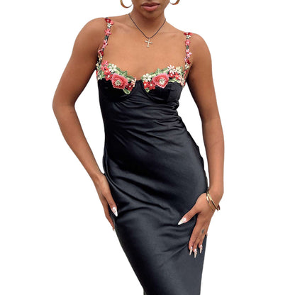 Robe Longue Femme Style Satinée Élégante à Bretelles avec Détails Brodés – Soirée et Cocktail