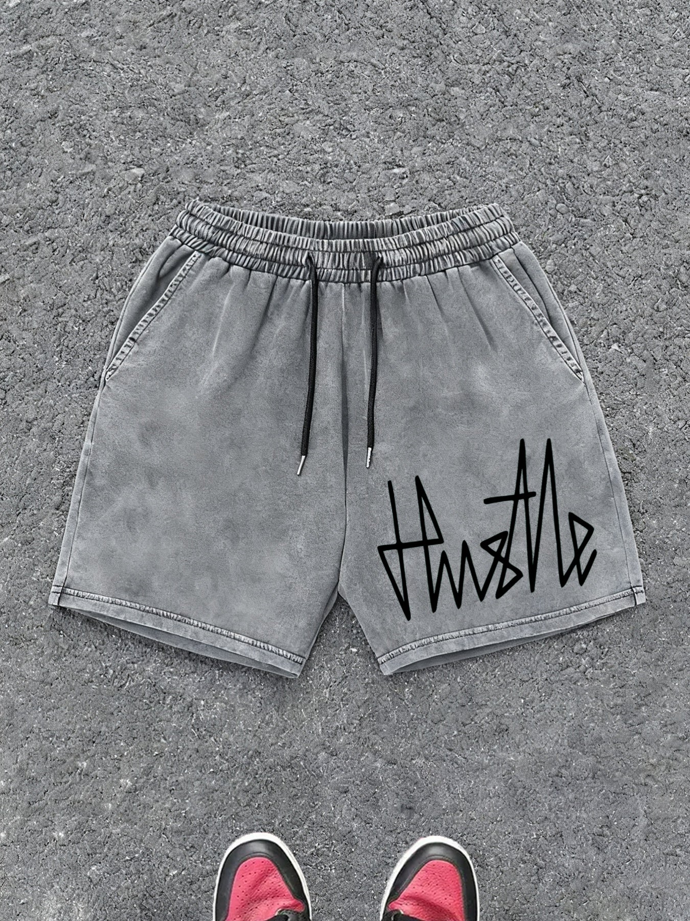 Short homme casual style urbain avec imprimé "Hustle" – idéal pour le streetwear et la détente