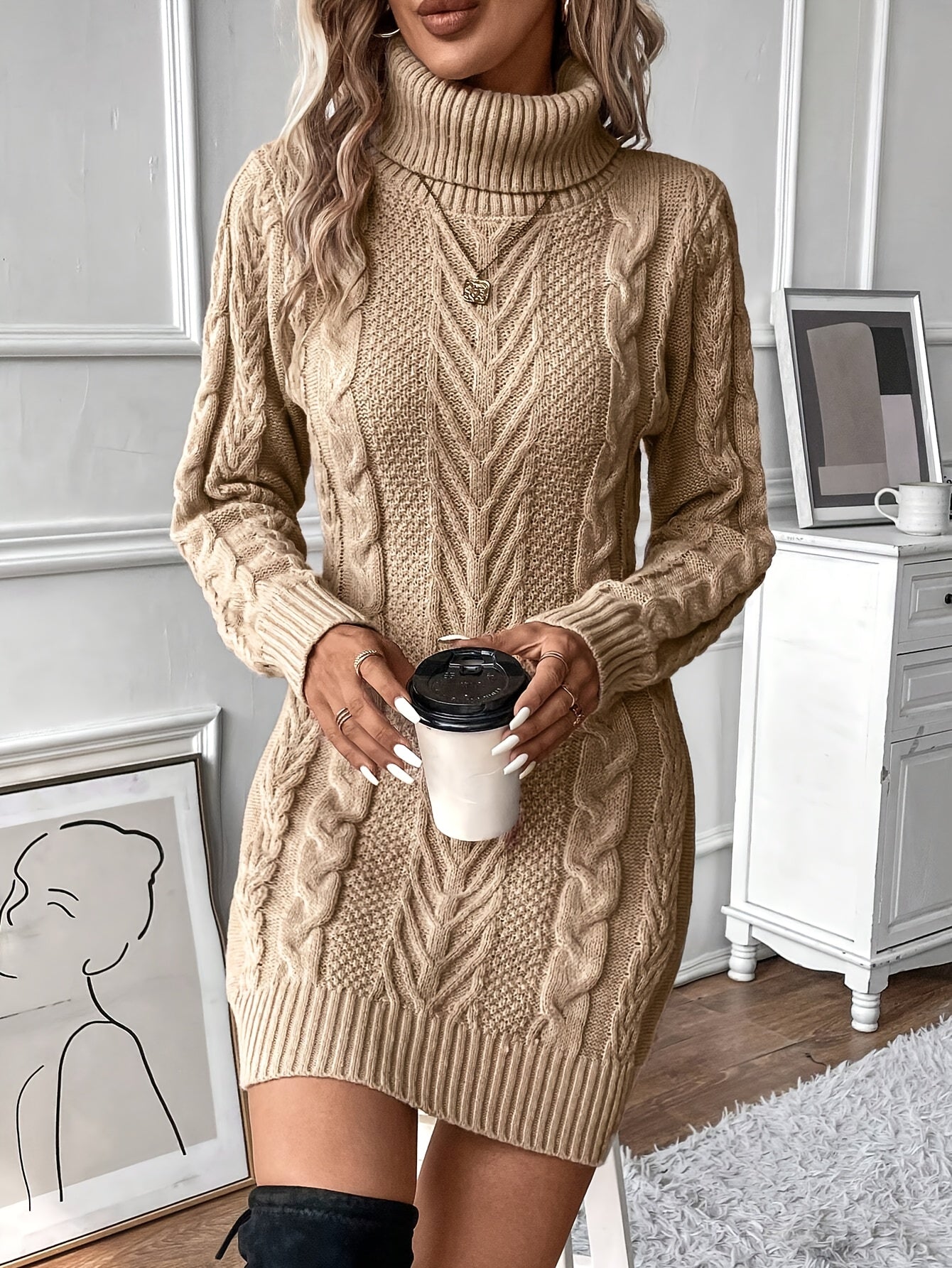 Robe pull côtelée à col roulé et motifs torsadés pour femme