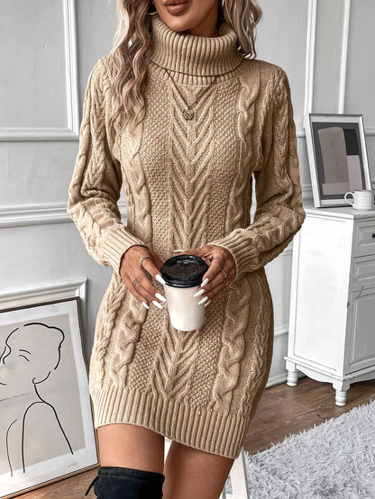 Robe pull côtelée à col roulé et motifs torsadés pour femme