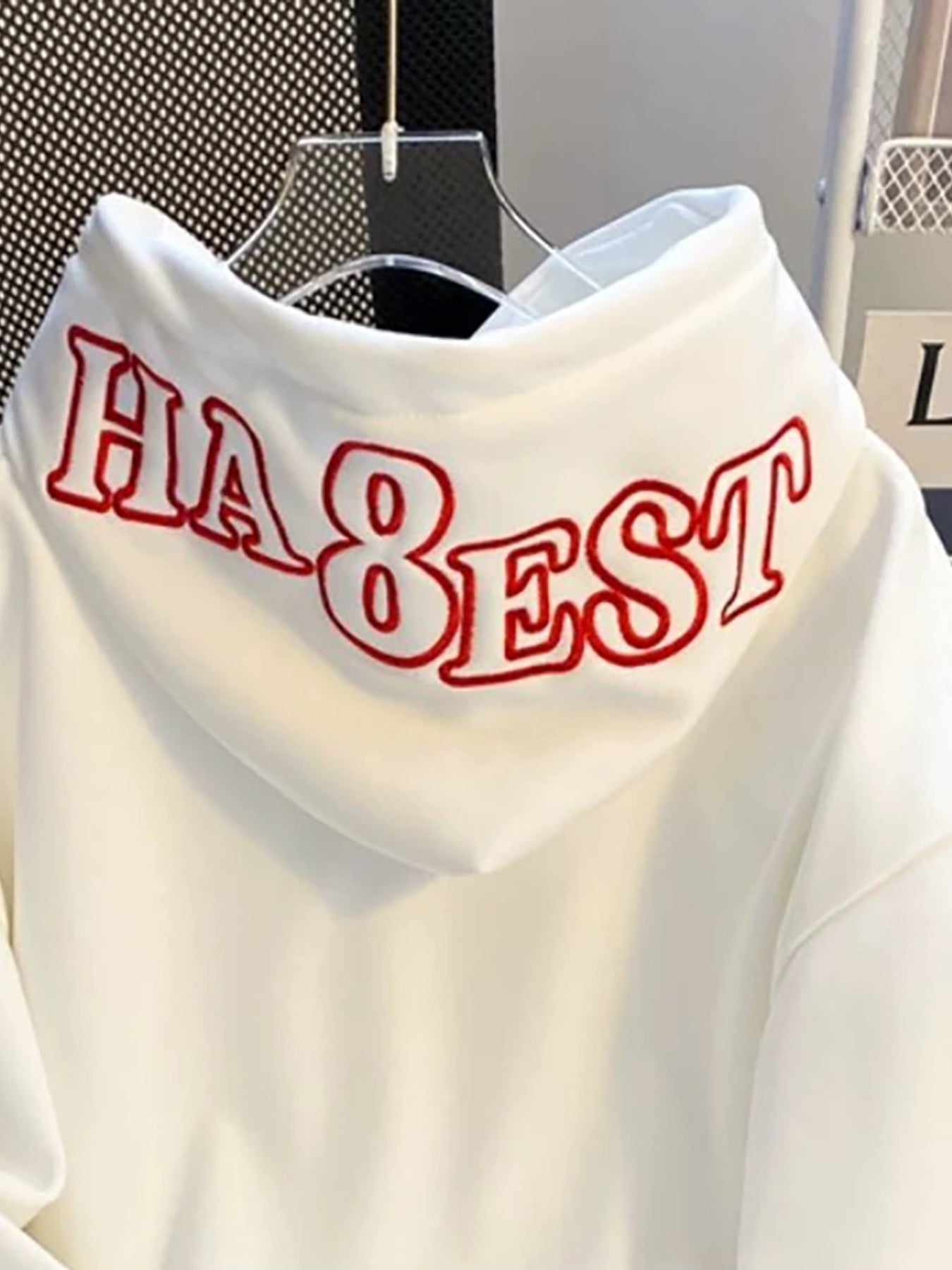 Sweat à Capuche Blanc avec Broderie Rouge Détail Manches