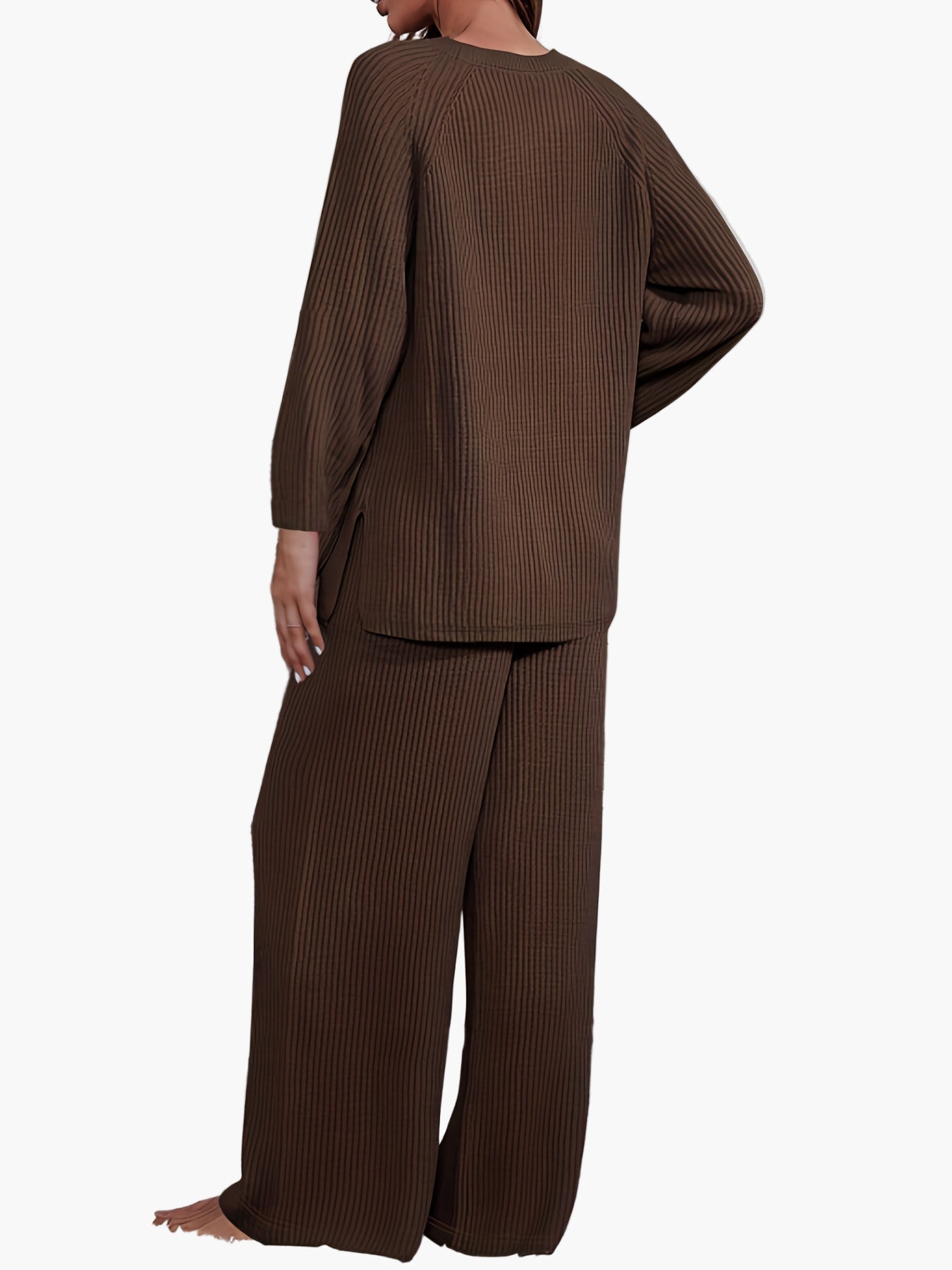 Lässiges Damen-Set mit weitem Pullover und weiter Hose zum Entspannen oder für zu Hause