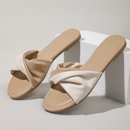 Eleganta platta sandaler för kvinnor i modern stil för sommaren och staden