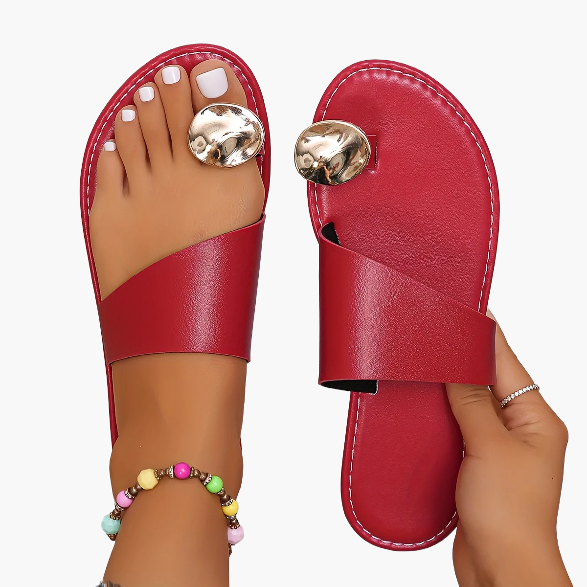 Sandales plates élégantes pour femme à ornement doré style été décontracté
