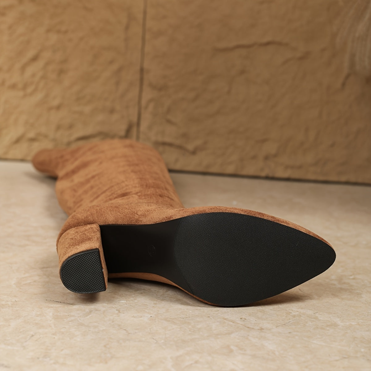 Bottes hautes marron à talon carré et bout pointu