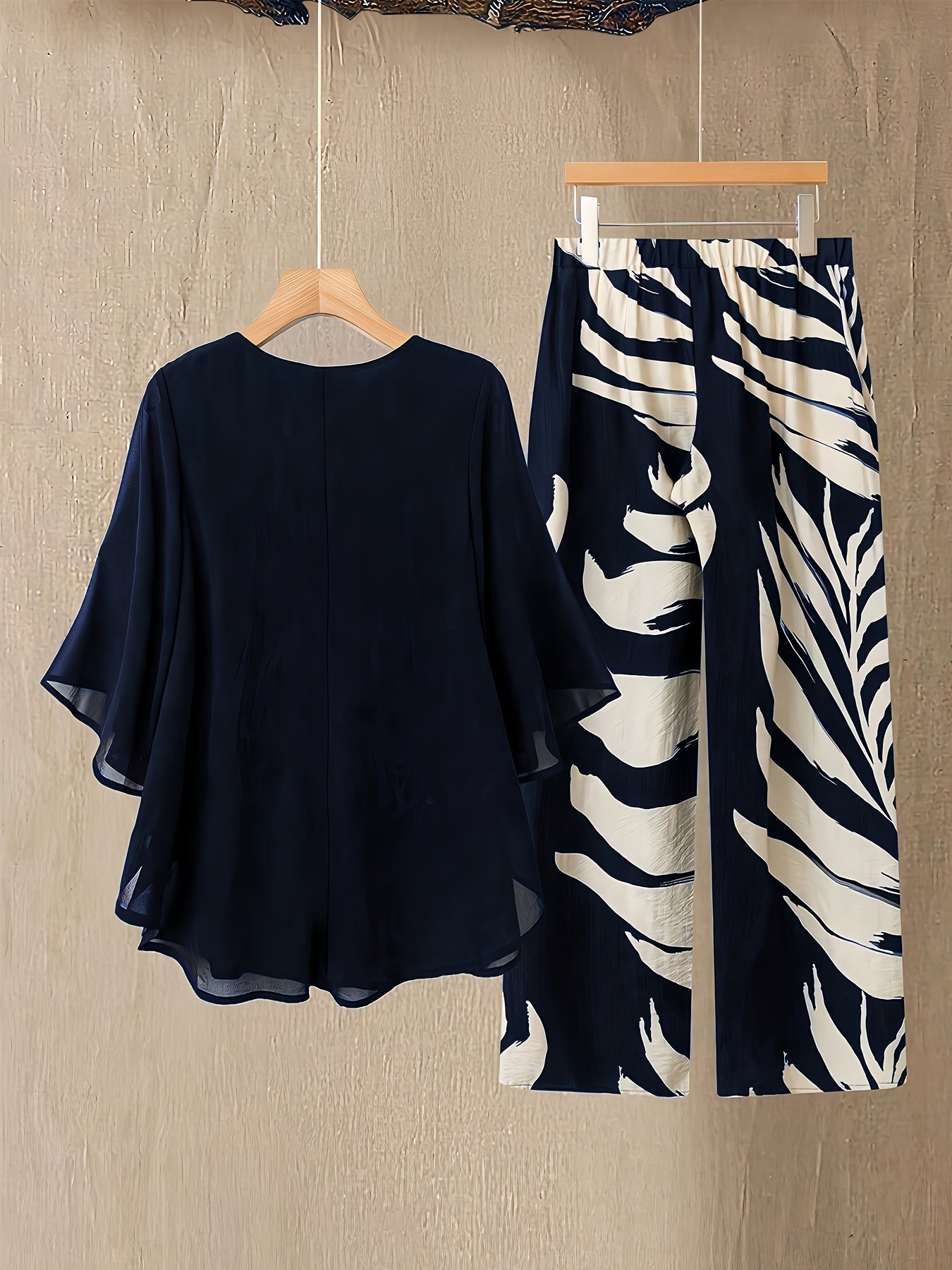 Ensemble Femme Élégant Décontracté Deux Pièces – Haut Fluide et Pantalon Imprimé Feuilles, Style Vacances Chic