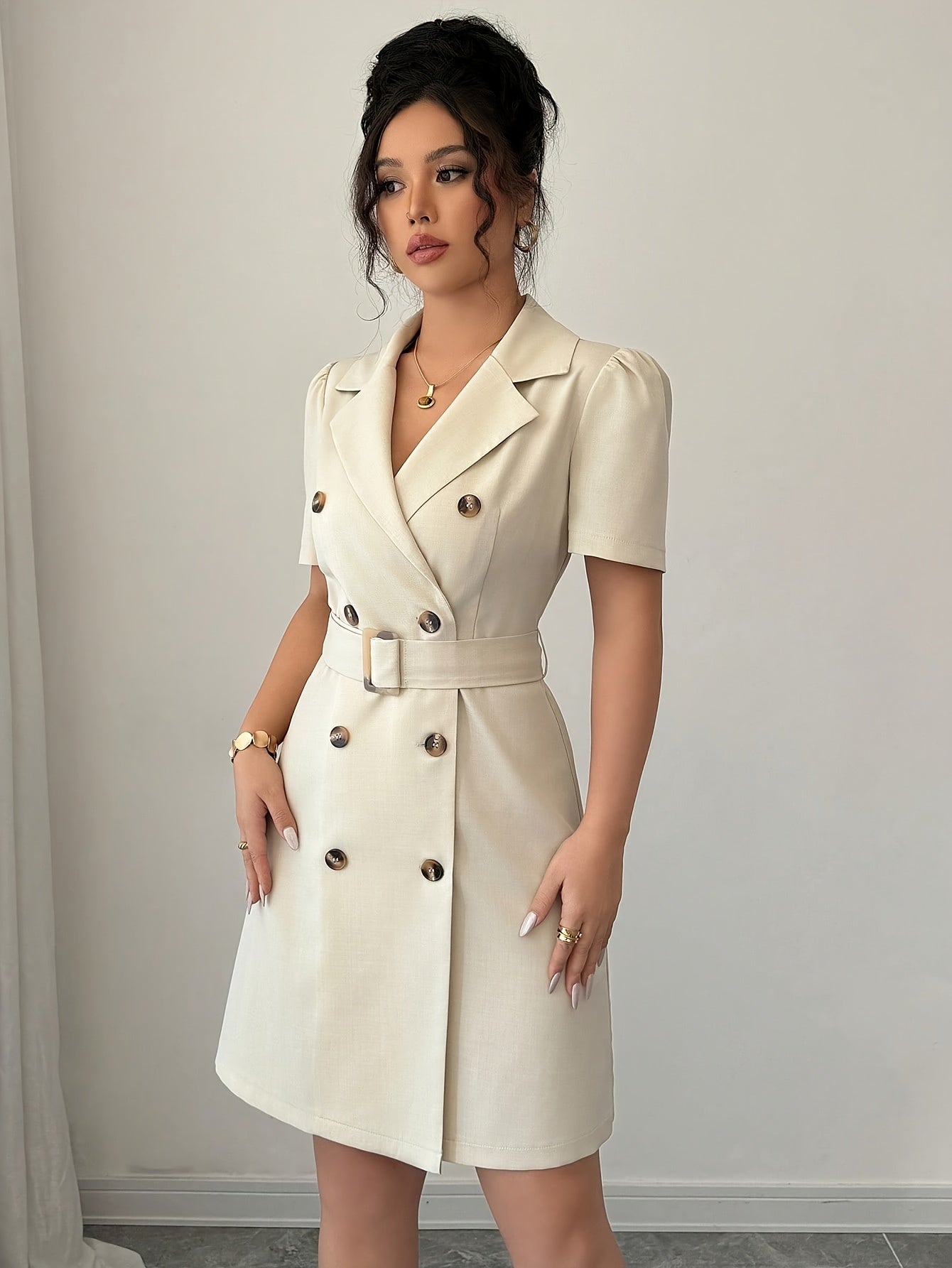 Elegantes Damen-Blazerkleid mit kurzen Ärmeln und Doppelknopfverschluss für Büro und besondere Anlässe  