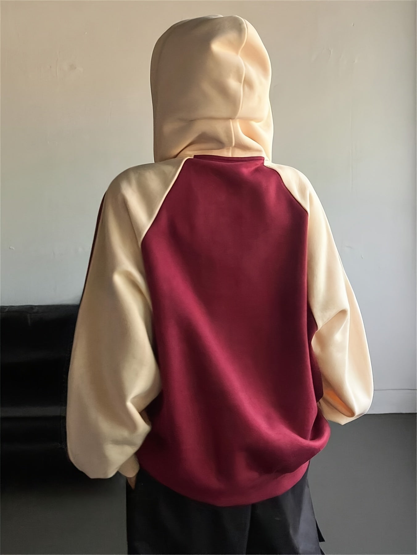 Sweat à Capuche Zippé Bicolore Rouge Bordeaux Crème avec Rayures Sportif