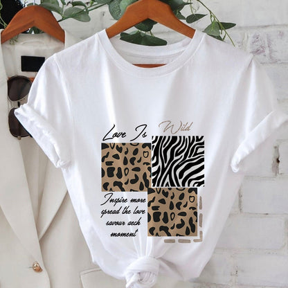 T-shirt femme imprimé graphique léopard et zèbre message « Love Is Wild » style décontracté tendance