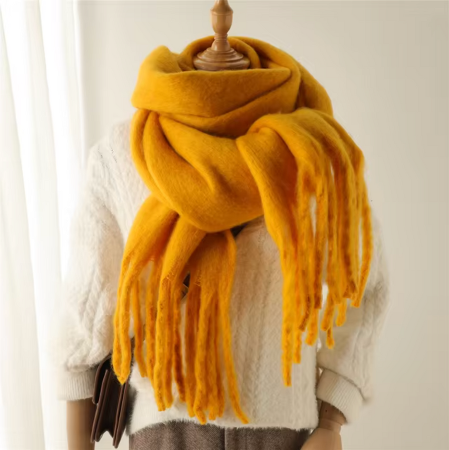 Mjuk och bred scarf med fransar - fuchsia