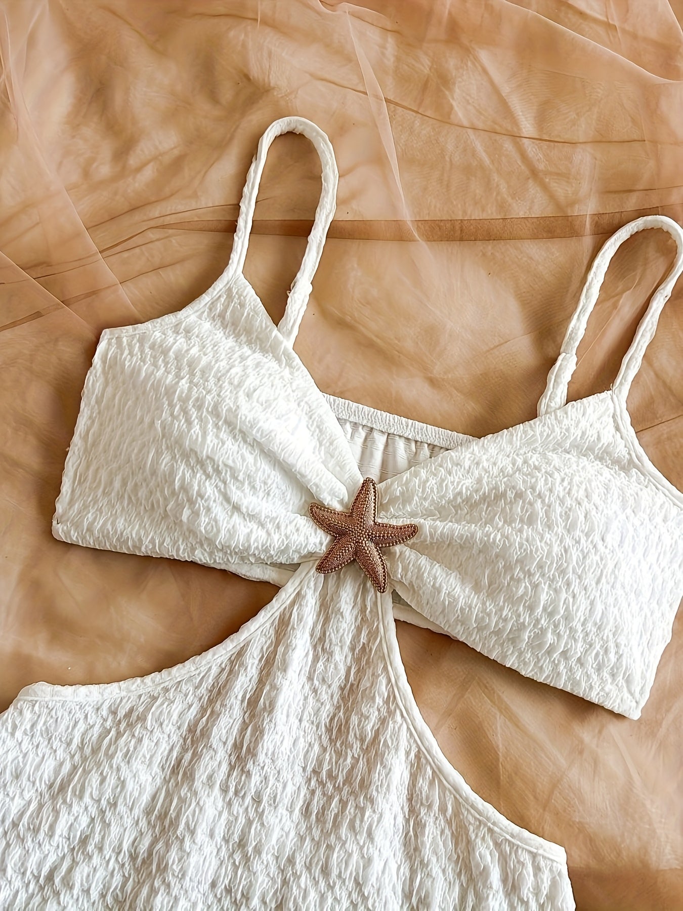 Abito aderente mini stile spiaggia per donna con dettaglio stella marina e taglio alla moda
