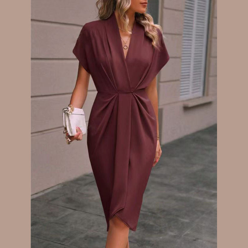 Louise – Robe à manches chauve-souris tendance avec décolleté en V et plis
