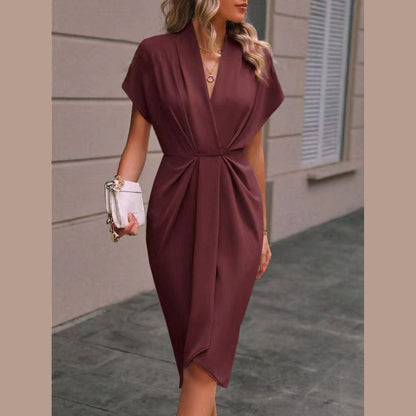 Louise – Robe à manches chauve-souris tendance avec décolleté en V et plis
