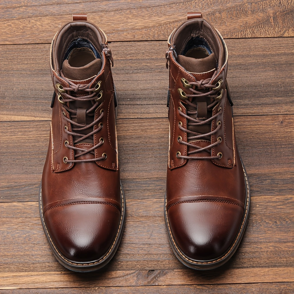 Bottes montantes pour homme marron avec lacets et semelle bleue contrastante