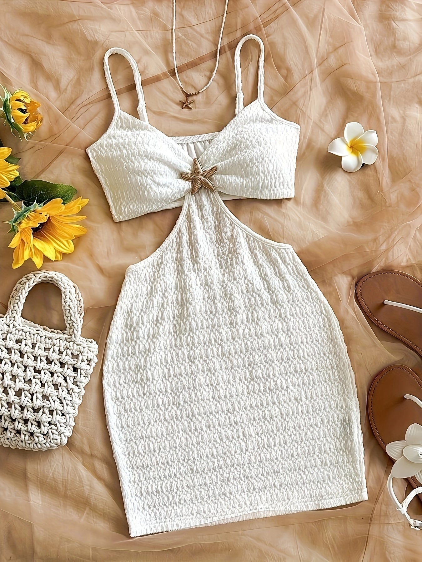 Abito aderente mini stile spiaggia per donna con dettaglio stella marina e taglio alla moda