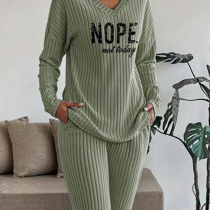 Ensemble côtelé Femme avec inscription "NOPE not today", col en V et pantalon large