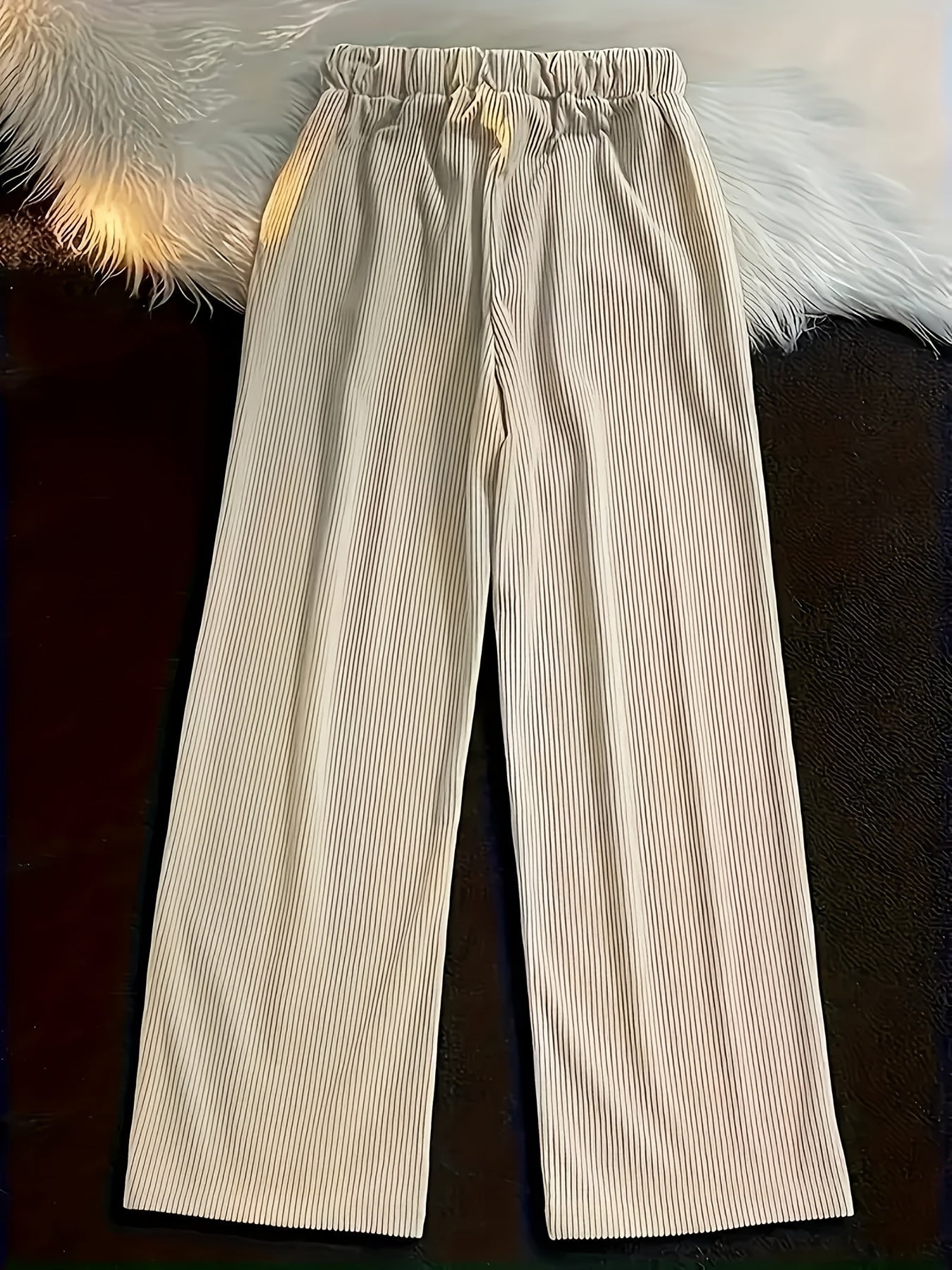 Herrenhose im modernen Stil mit Falten und verstellbarem Kordelzug für Entspannung und Stadt  