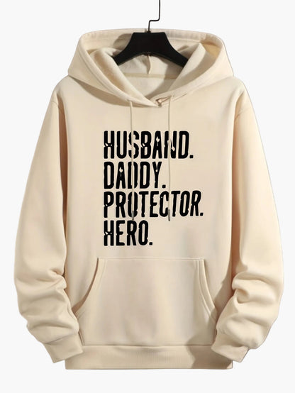 Herrtröja med huva och tryck - HUSBAND DADDY PROTECTOR HERO - Avslappnad stil Perfekt present