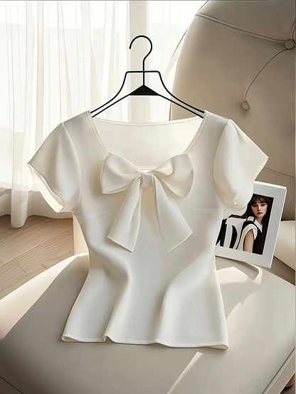 Elegant damebluse med korte ærmer og dekorativ sløjfe, chic stil til kontor og udflugter