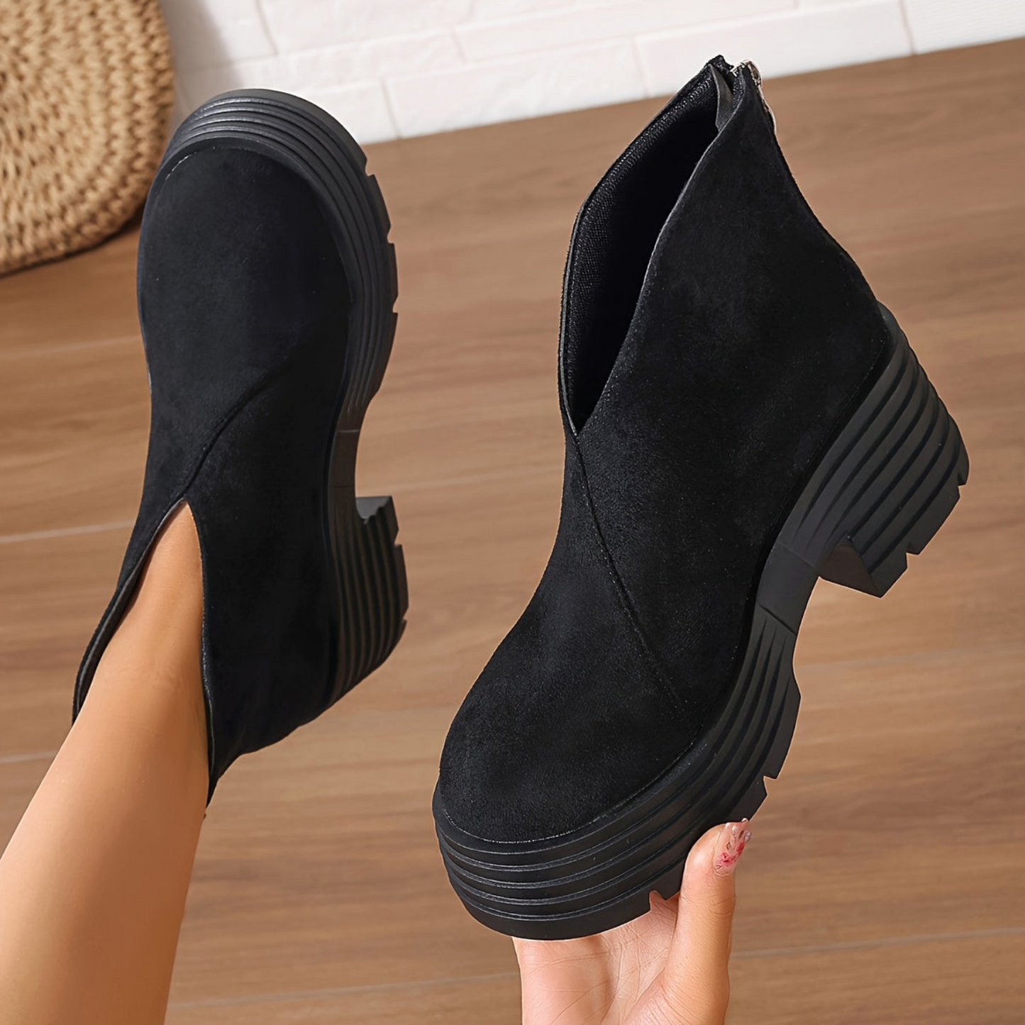 Bottes courtes compensées femme noires à semelle épaisse et fermeture éclair