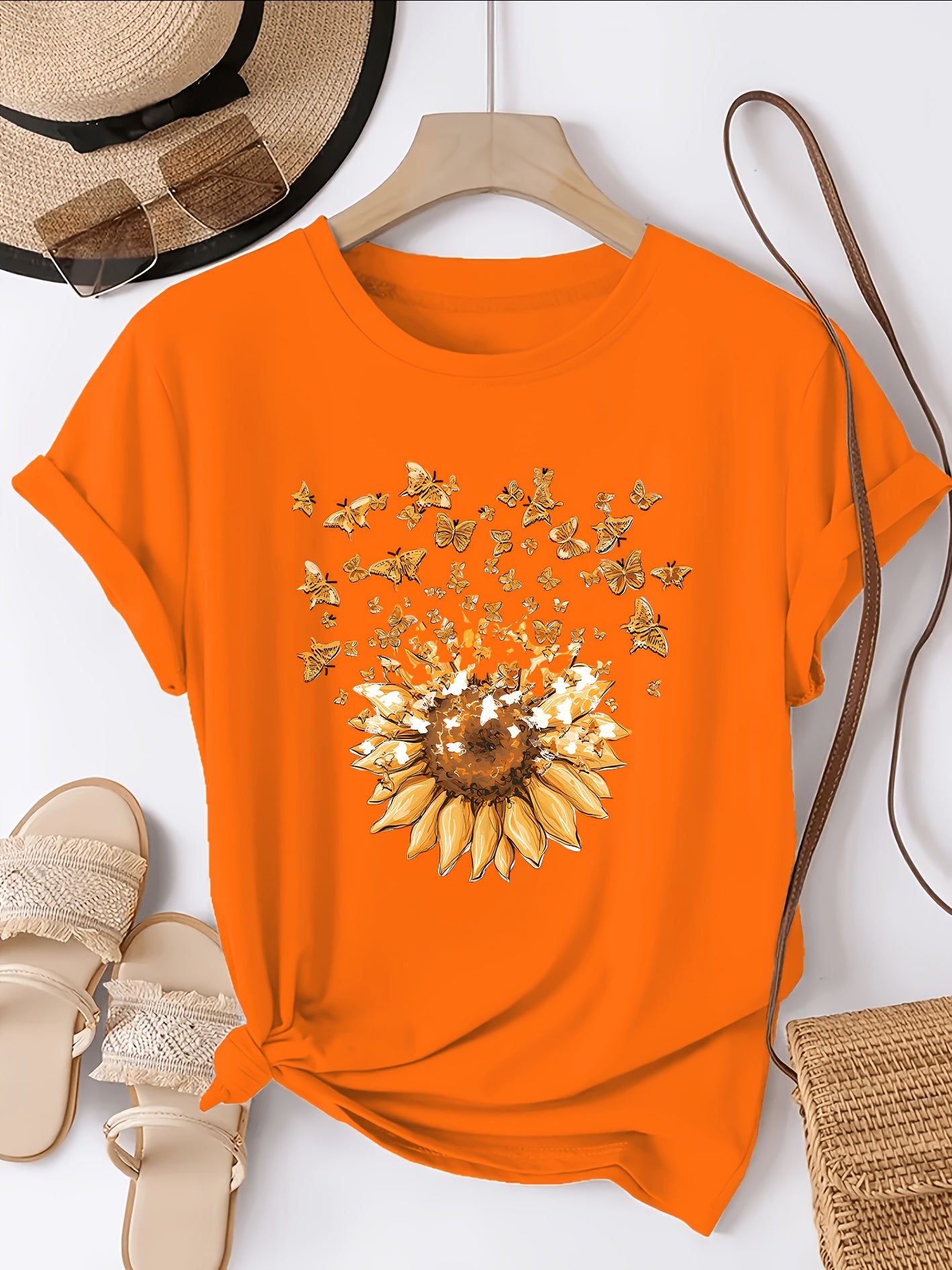 T-shirt femme style casual motif tournesol et papillons, imprimé tendance pour le printemps-été