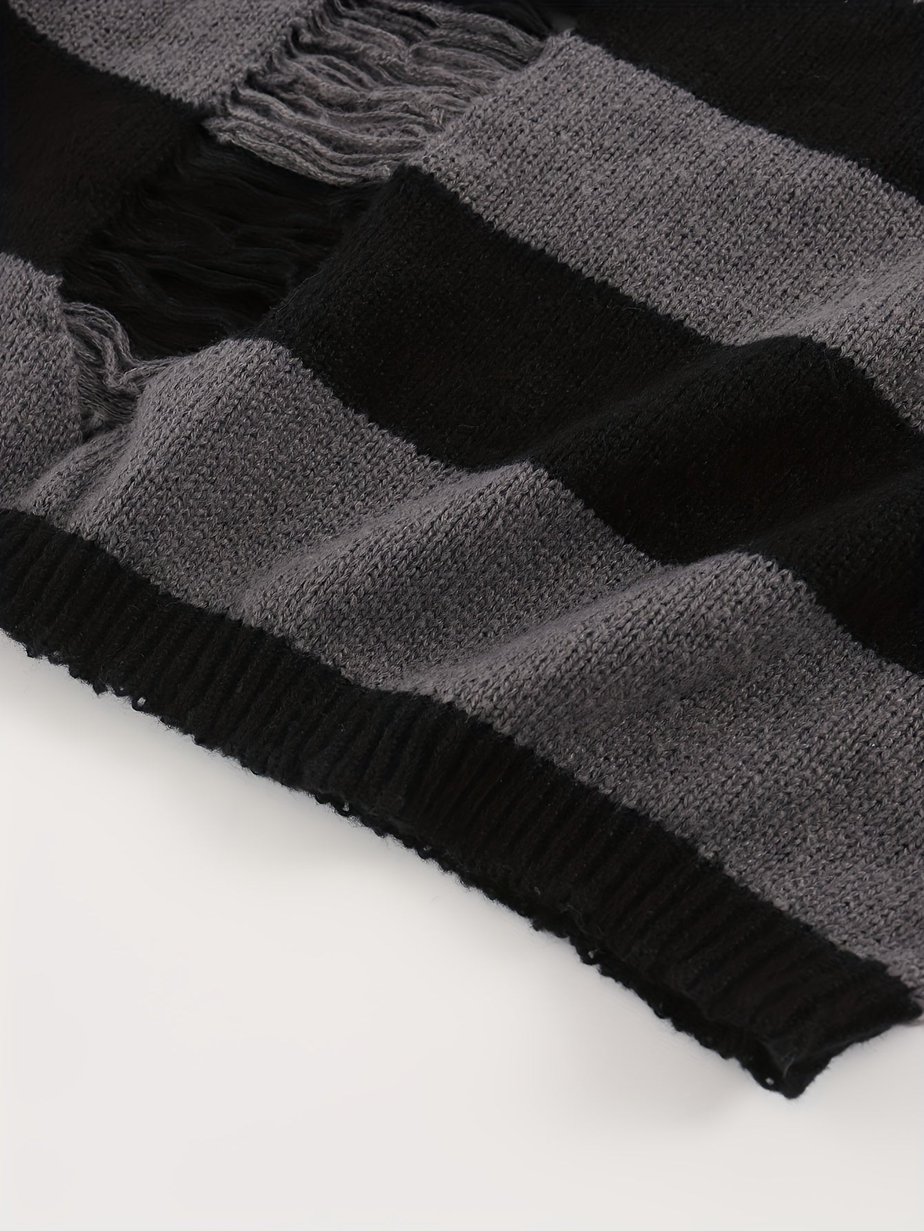 Haut court à capuche rayé noir et gris manches évasées