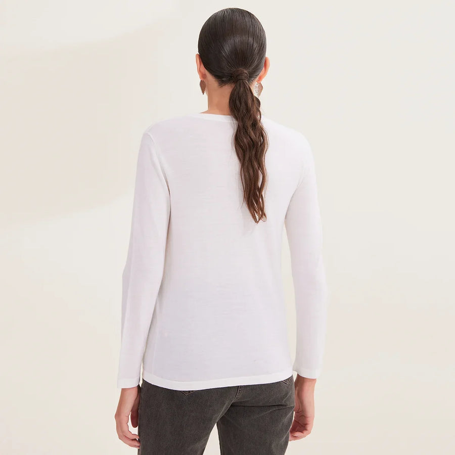 Women's long-sleeve crew-neck top with contrasting chest pocket