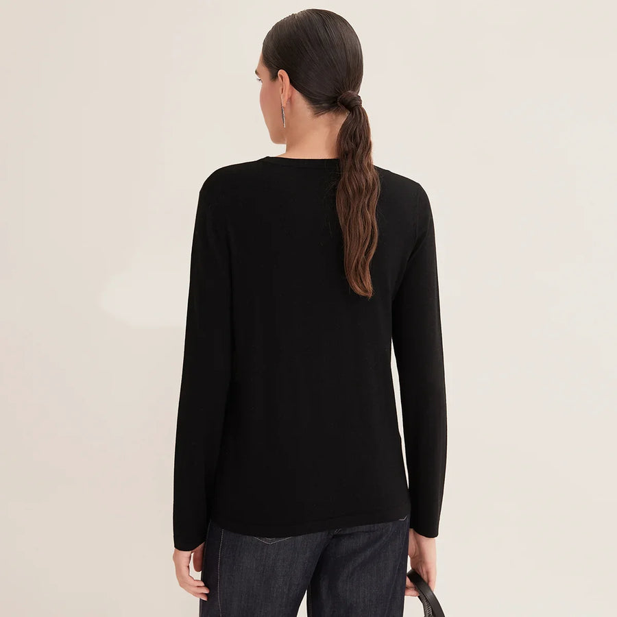 Women's long-sleeve crew-neck top with contrasting chest pocket
