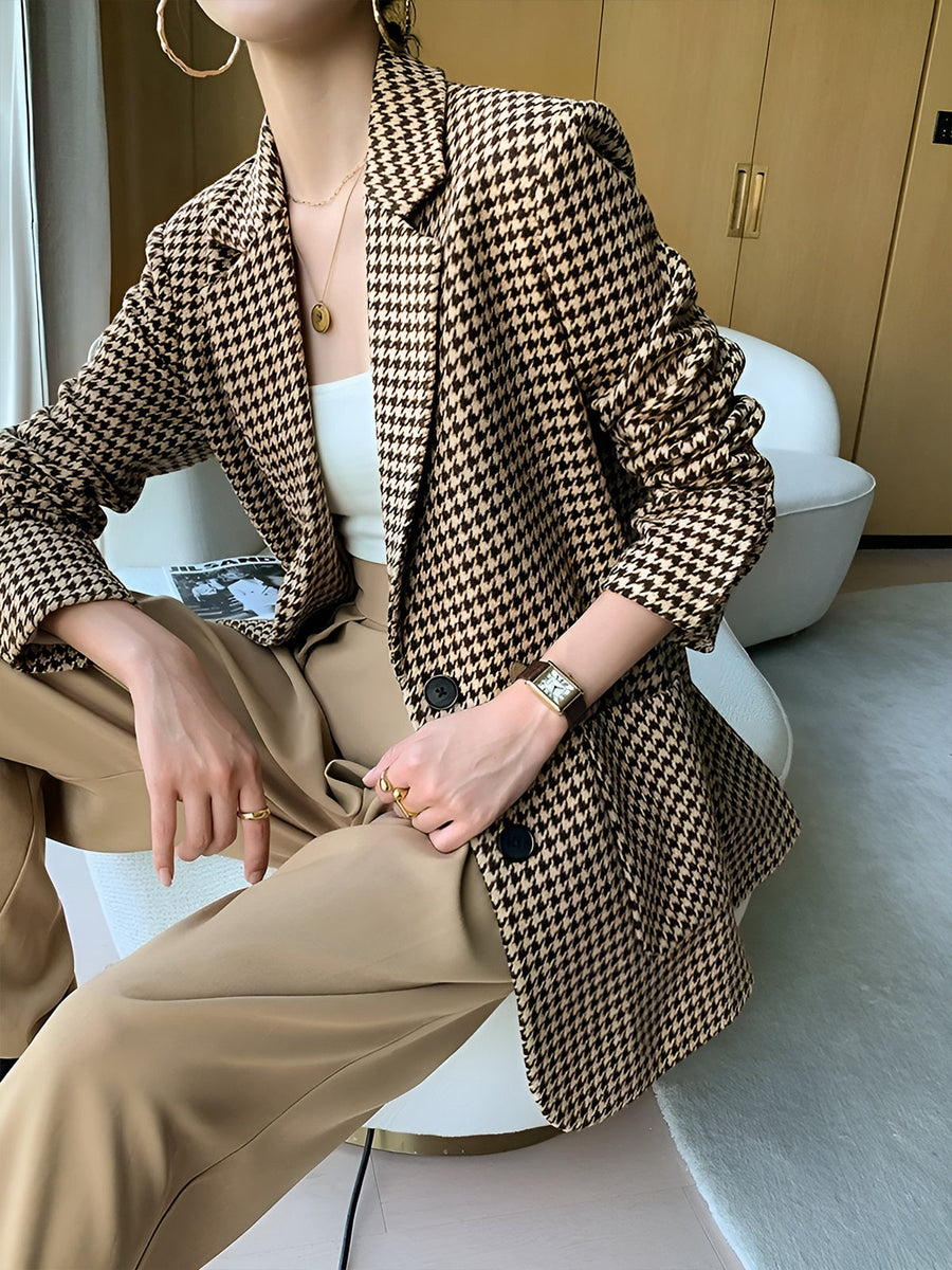 Damesblazer met bruin-crème pied-de-poulemotief en ceintuur