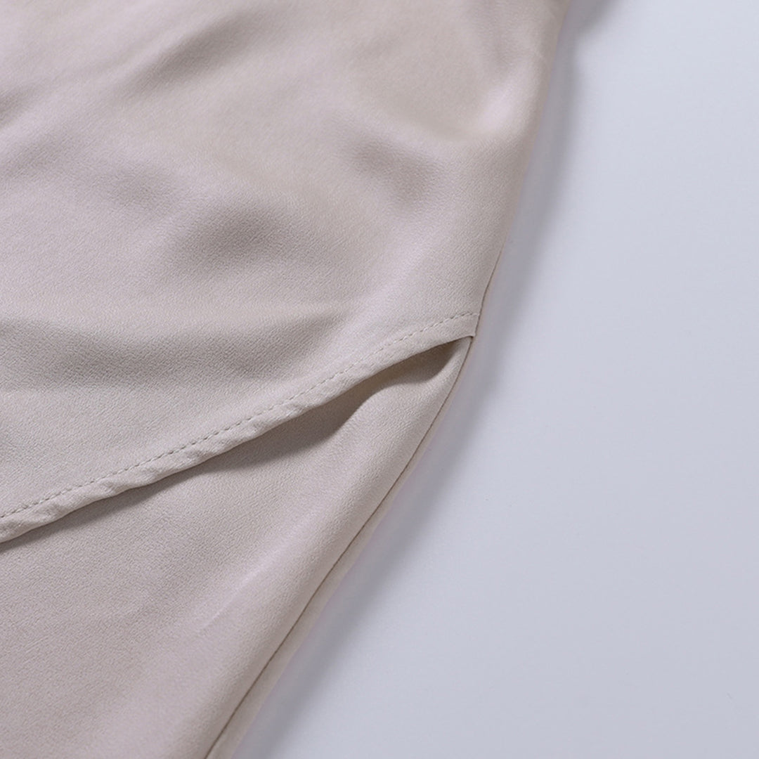 Abito da sera lungo da donna con spacco, scollo incrociato, eleganza raffinata per occasioni formali