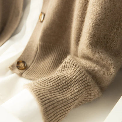 Elegant dame cardigan med høj hals og trendy knapper til et smart afslappet look