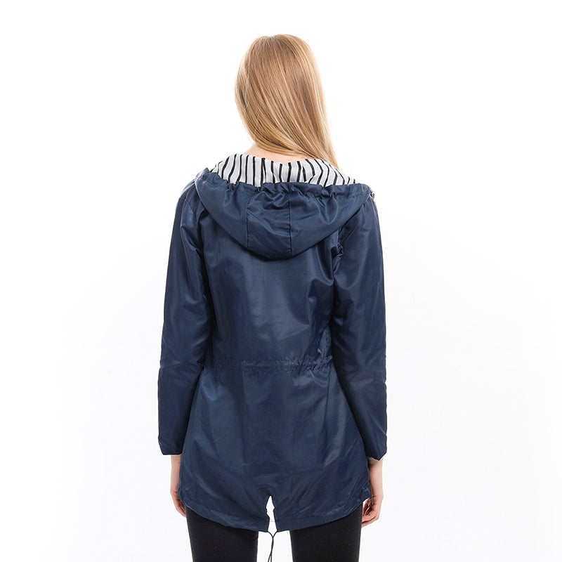 Parka impermeable de mujer con capucha a rayas y cordón de ajuste