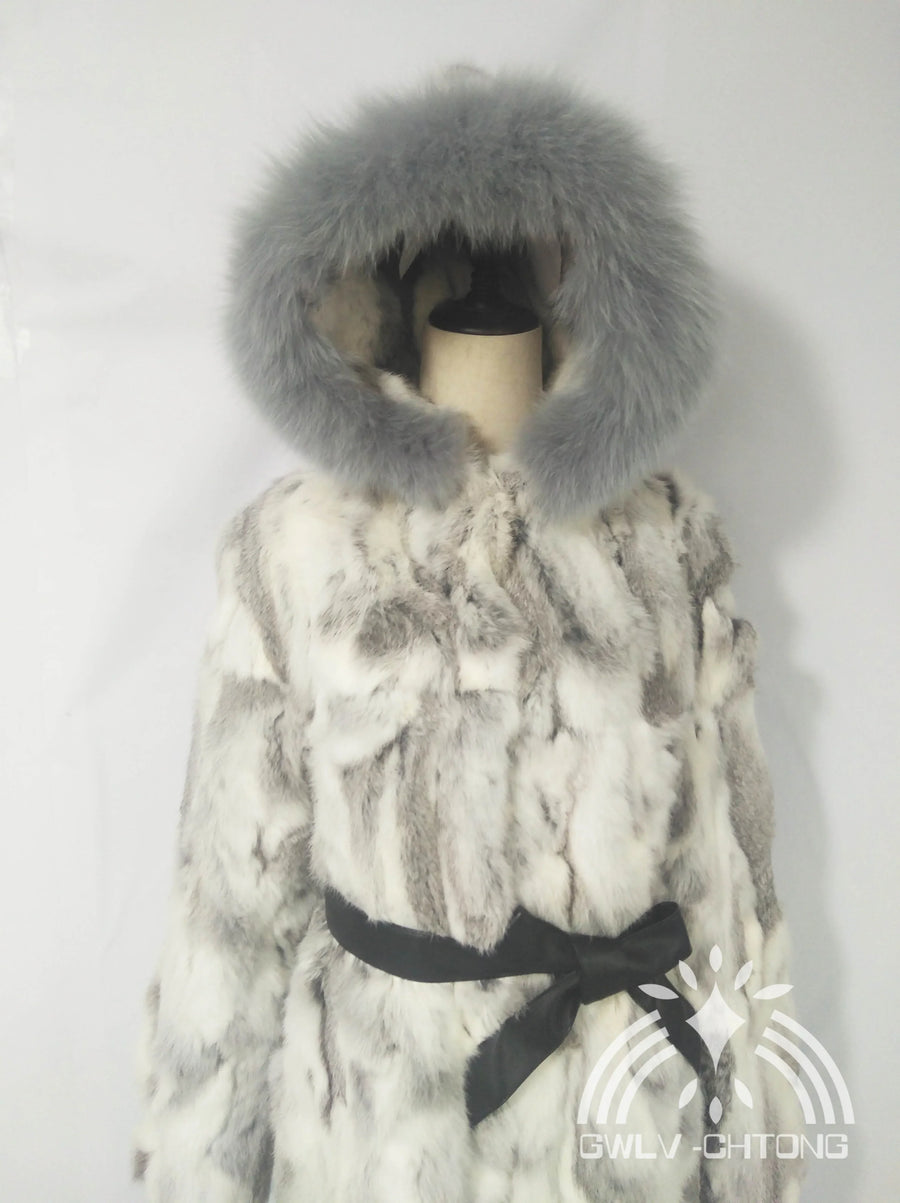 Cappotto lungo con cappuccio in ecopelliccia bicolore grigia e bianca con cintura