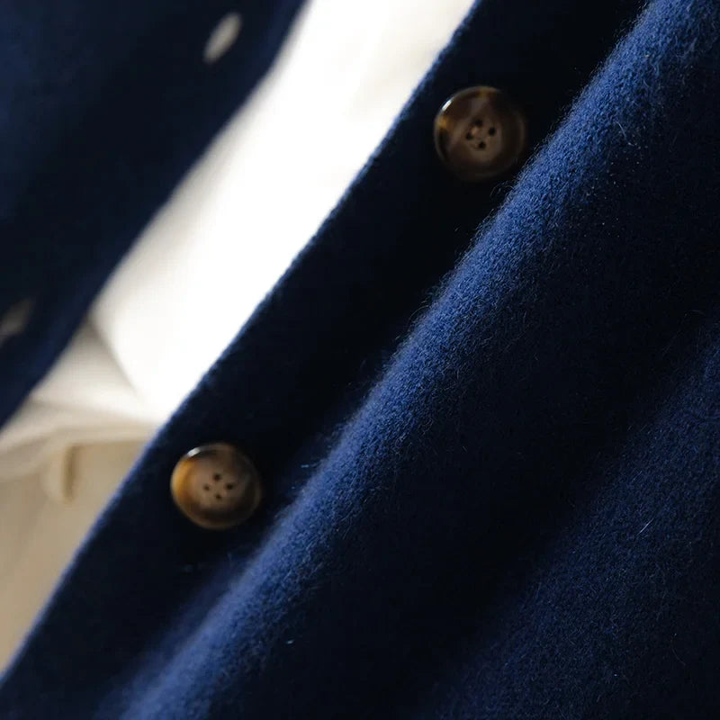 Elegant dame cardigan med høj hals og trendy knapper til et smart afslappet look