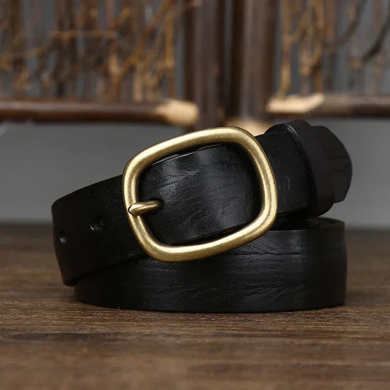 Brede zwarte riem met textuur en rechthoekige gouden gesp met pin