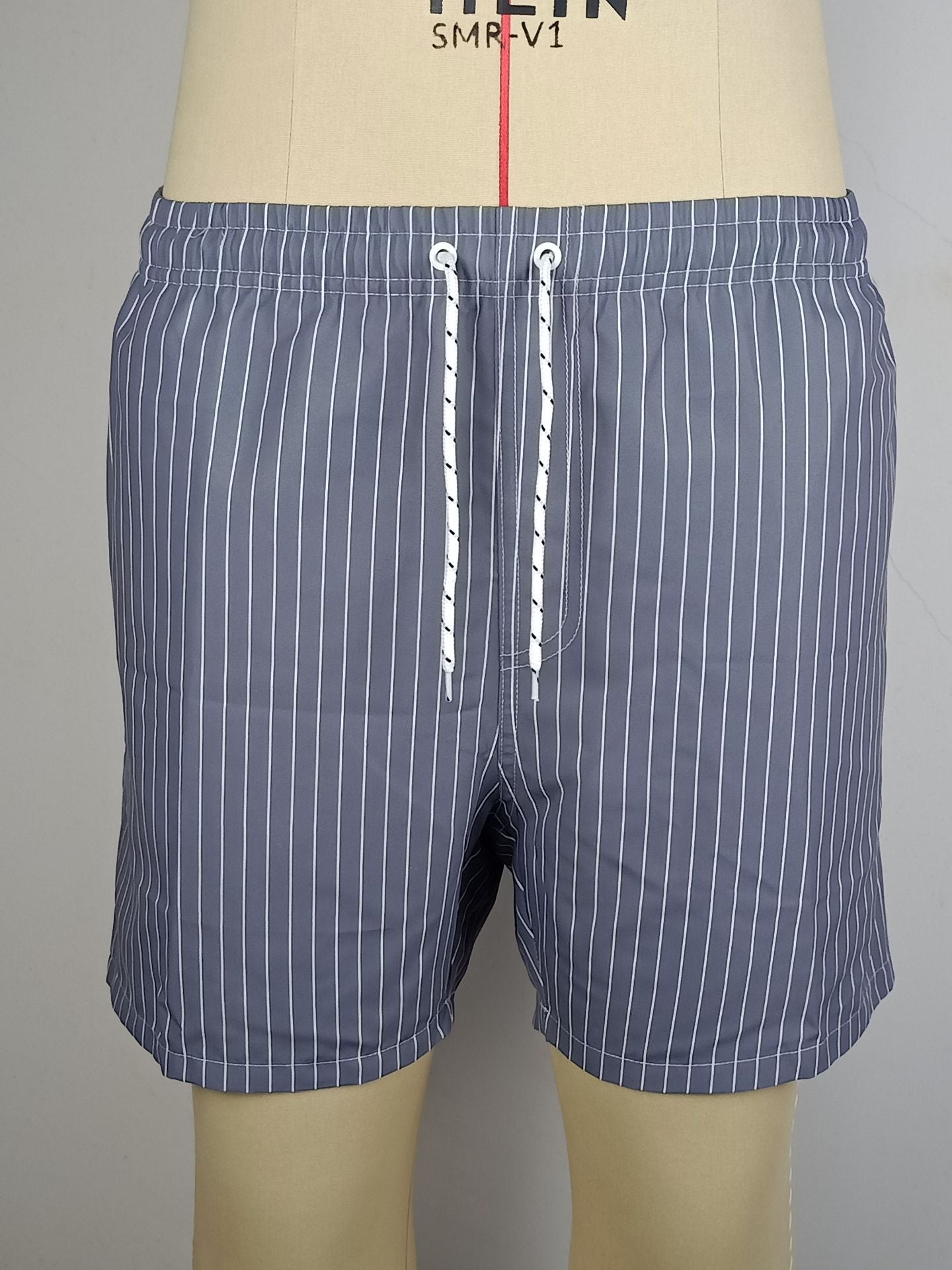 Short de bain homme style rayé élégant pour plage et loisirs