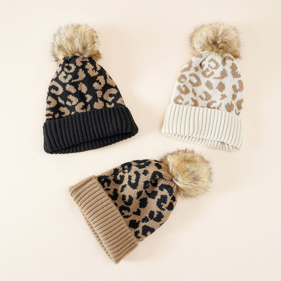 Gorro de punto con estampado de leopardo y pompón efecto piel