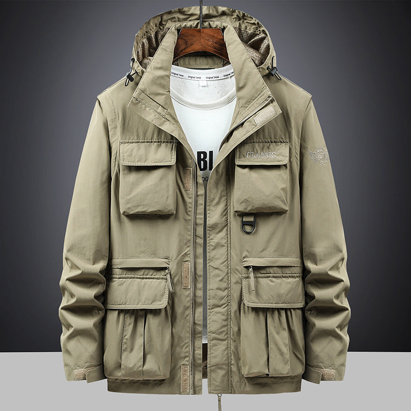 Herrenjacke mit Kapuze, mehreren Taschen und Reißverschluss im Cargo-Stil