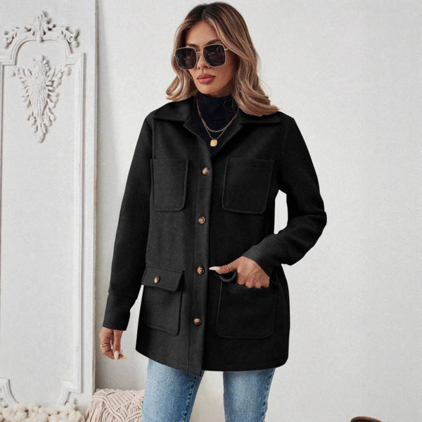 Giacca-camicia da donna dal taglio dritto con bottoni e tasche applicate