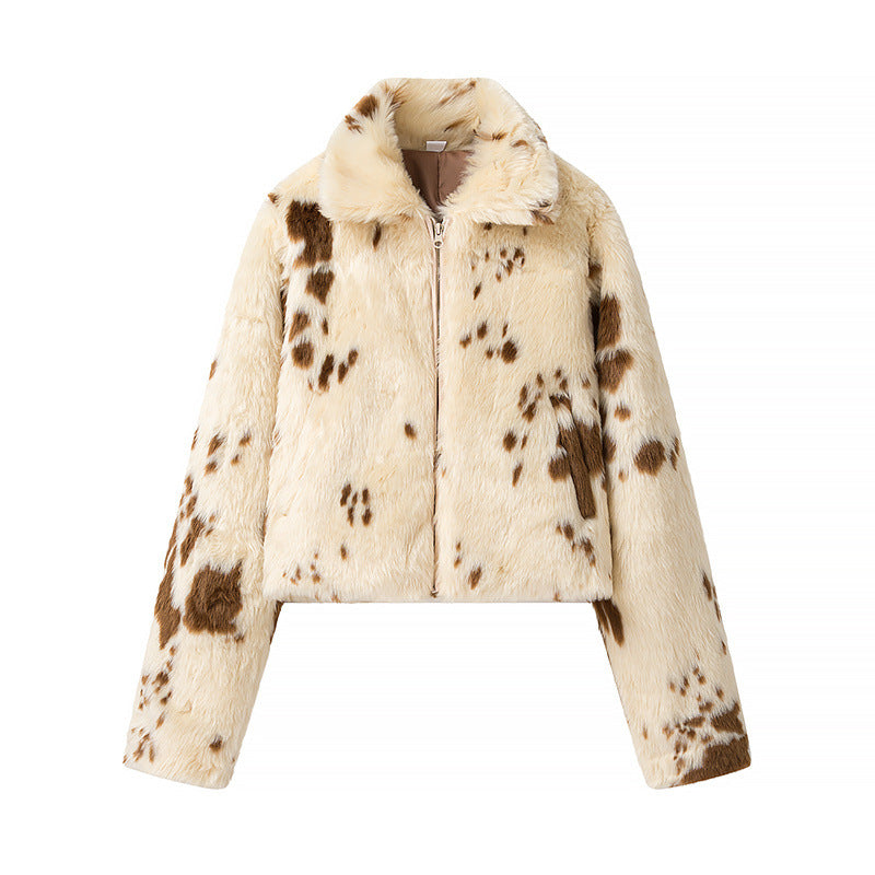 Kurze Damenjacke in Felloptik mit braun-cremefarbenem Muster