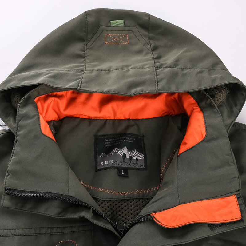 Herrenjacke mit Kapuze, mehreren Taschen, Reißverschluss und Kordelzug