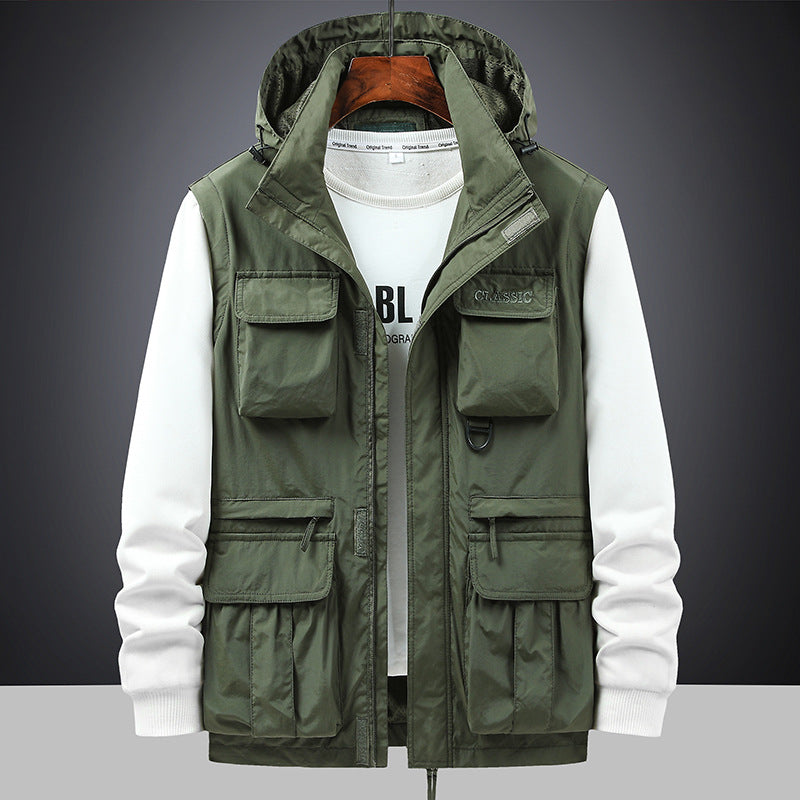 Herrenjacke mit Kapuze, mehreren Taschen und Reißverschluss im Cargo-Stil