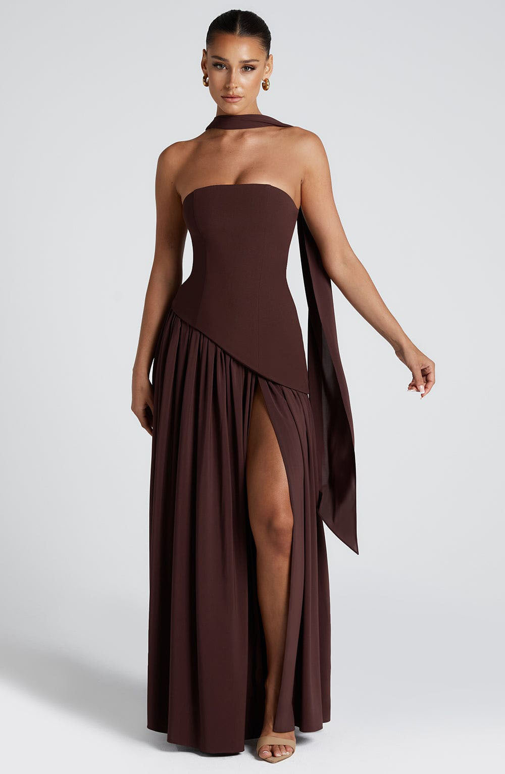 Robe de soirée élégante femme style bustier fluide fendue, idéale événements et cocktails