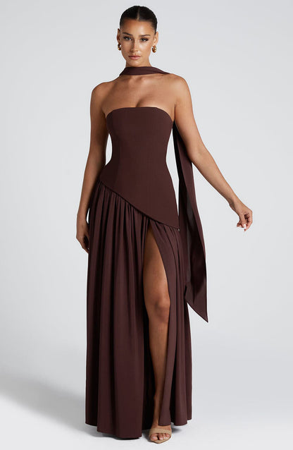 Robe de soirée élégante femme style bustier fluide fendue, idéale événements et cocktails