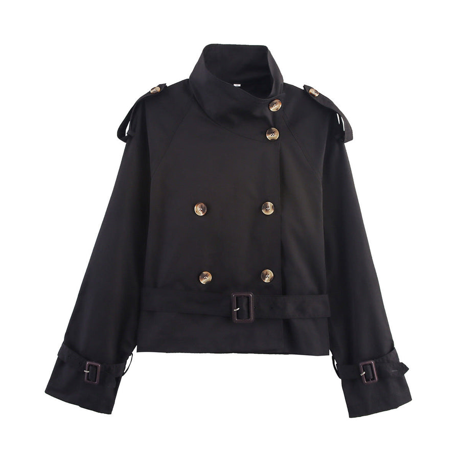 Kort trenchcoat-achtig jack met dubbele rij knopen en beige riem