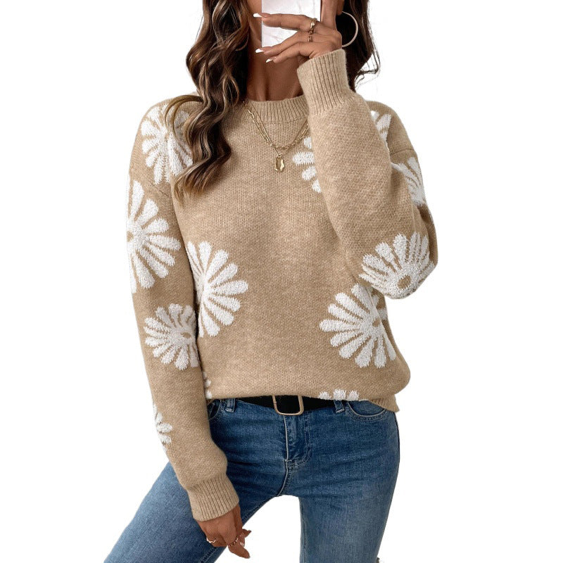 Beige gebreide trui met wit bloemenmotief en ronde hals