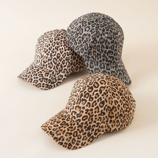 Tilpasset caps med leopardmønster - beige, grå eller kakifarget